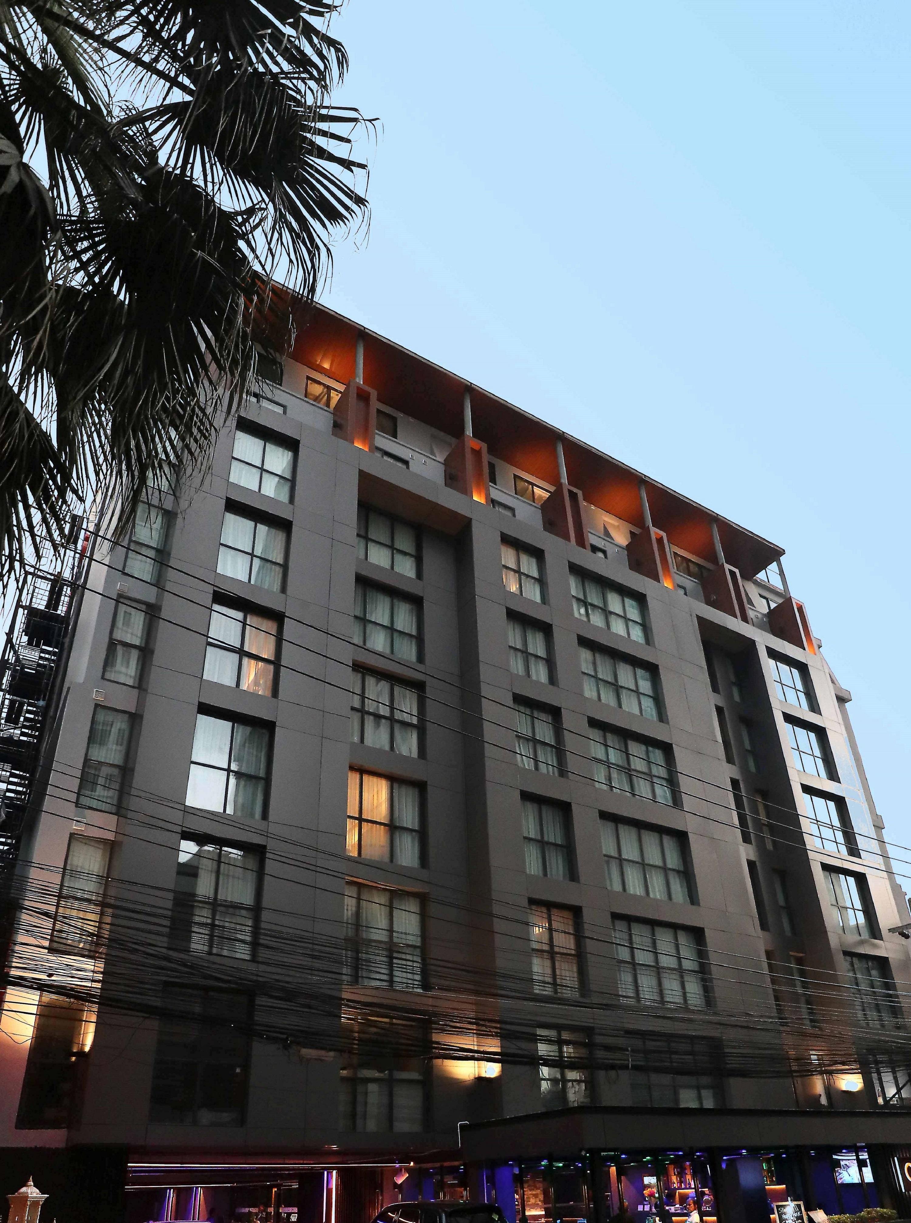 Citrus Suites Sukhumvit 6 By Compass Hospitality Bangkok Exterior photo